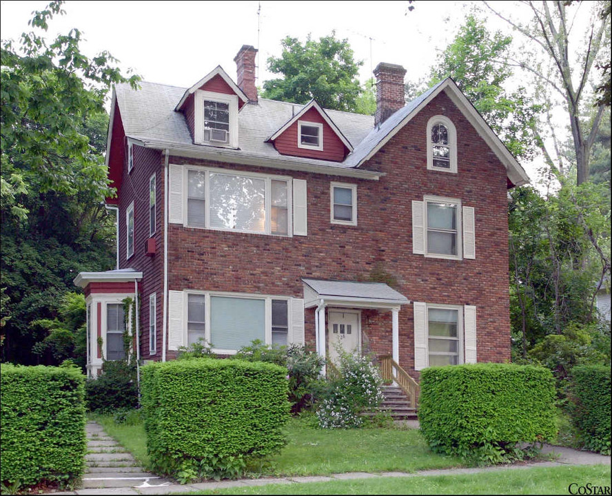 28 Hillside Ave in Montclair, NJ - Building Photo