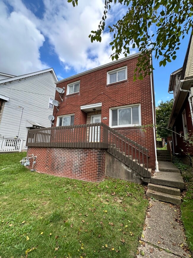 942 Beaver Rd, Unit 1 in Ambridge, PA - Building Photo - Building Photo