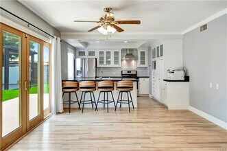 23010 Hartland St in Los Angeles, CA - Building Photo - Building Photo