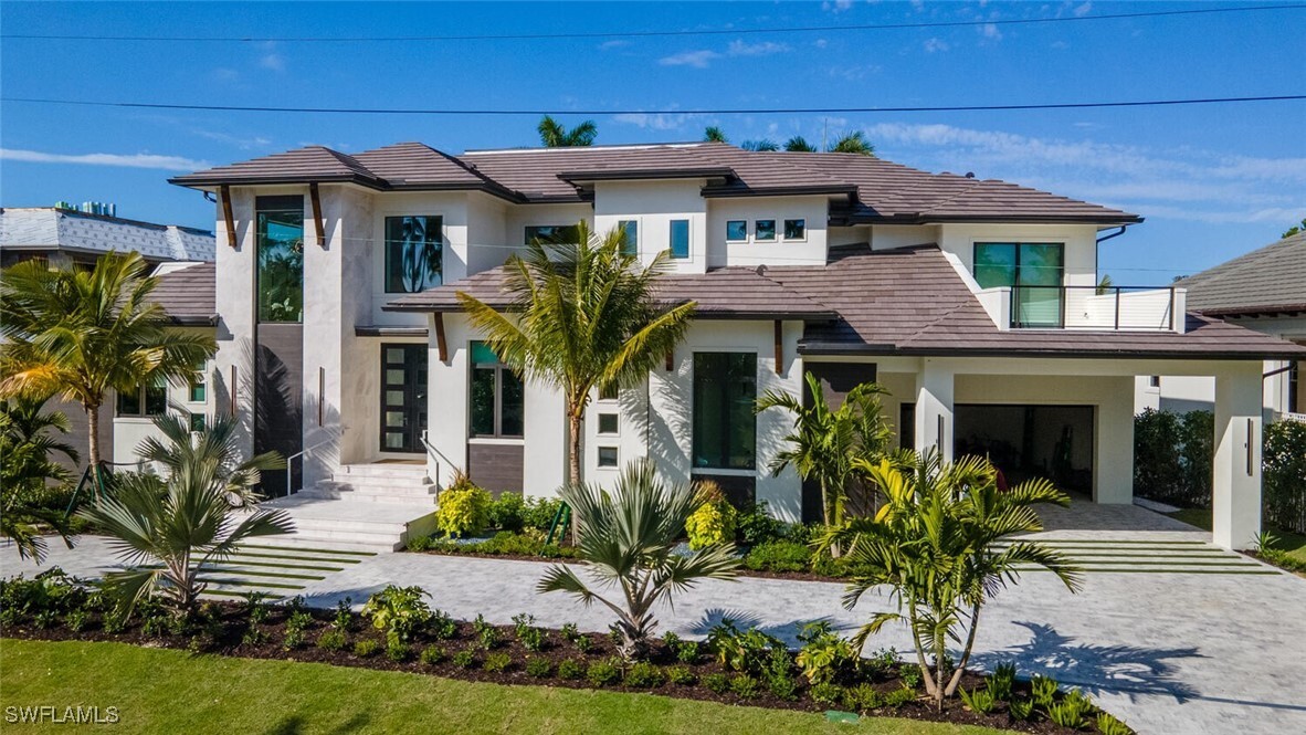 255 21st Ave S in Naples, FL - Foto de edificio