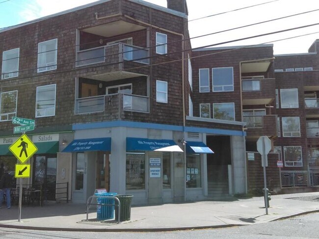 2770 Alki Ave SW in Seattle, WA - Building Photo - Building Photo
