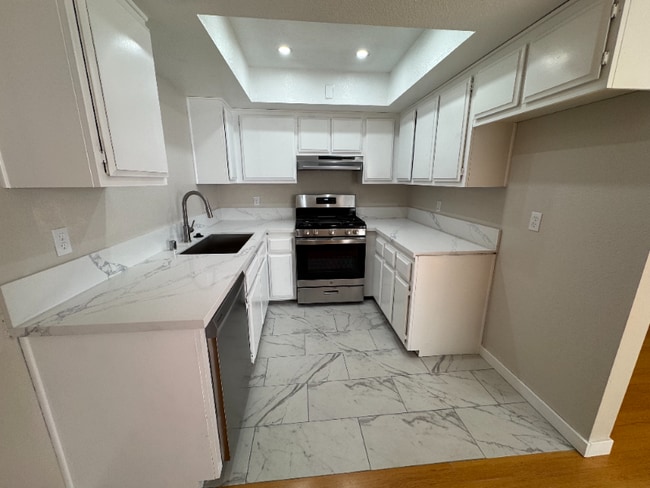 property at 544 E Tujunga Ave