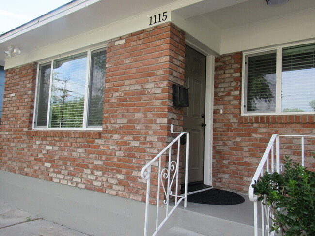 1115 Buena Vista Ave in Reno, NV - Foto de edificio - Building Photo