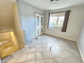 99 Golden Blvd W in Welland, ON - Building Photo - Building Photo