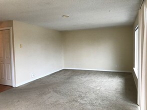 9717 Danwood Ln NW-Unit -#4 in Silverdale, WA - Foto de edificio - Building Photo