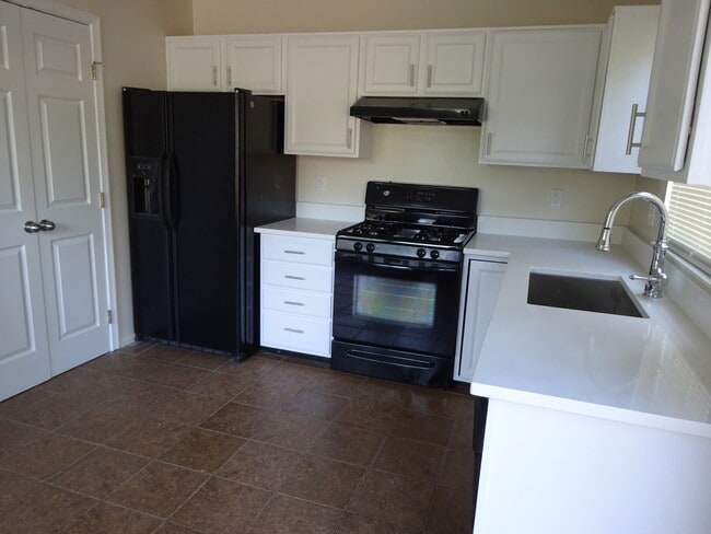 1720 Grover Glen Ct in Woodbridge, VA - Foto de edificio - Building Photo