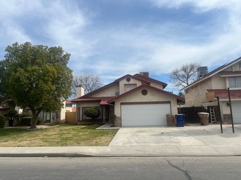 5604 Silver Crossing St in Bakersfield, CA - Building Photo
