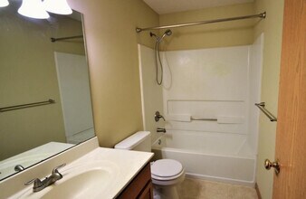 9064 Scarlet Globe Dr in Eden Prairie, MN - Building Photo - Building Photo
