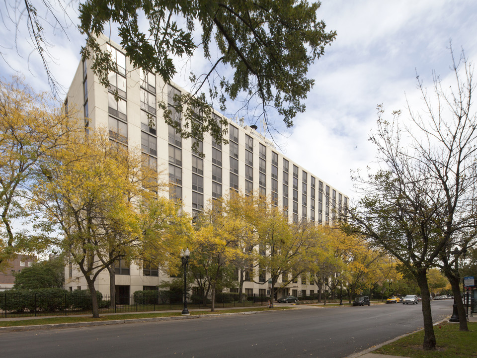 Morningside Court in Chicago, IL - Building Photo