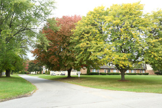 Kingsbrooke Townhomes in Jackson, MI - Foto de edificio - Building Photo