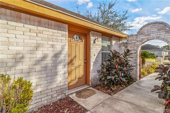 property at 6 West Dr