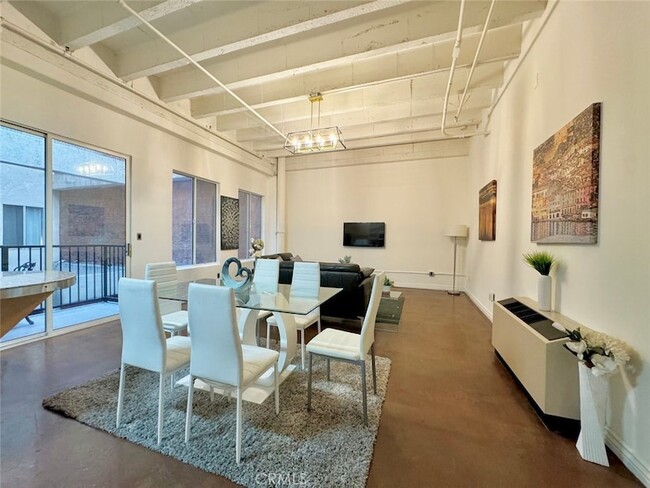 312 W 5th St, Unit 406 in Los Angeles, CA - Building Photo - Building Photo