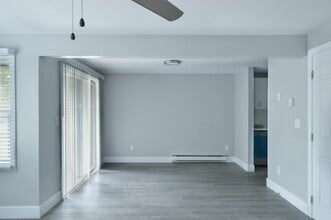 1049 Pleasant St in New Bedford, MA - Building Photo - Building Photo