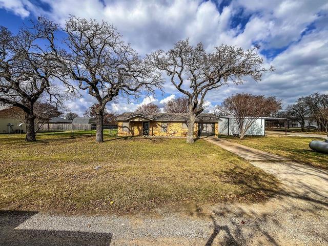 206 E 3rd St in Tolar, TX - Building Photo - Building Photo