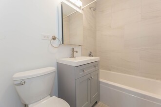 4838 N Wolcott Ave, Unit 2B in Chicago, IL - Foto de edificio - Building Photo