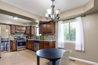 2508 Coral Dr in Troy, MI - Building Photo - Building Photo