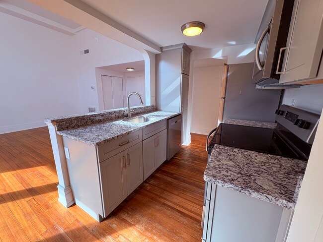 1 E King St E in York, PA - Building Photo - Building Photo