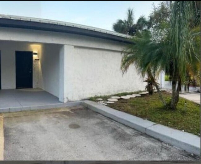 1527 Hardway Ct in Intercession City, FL - Building Photo - Building Photo