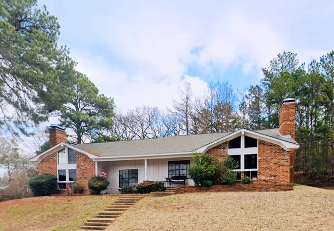 property at 4106 S Park Dr