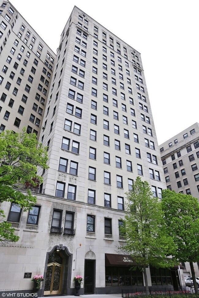 property at 2000 N Lincoln Park W