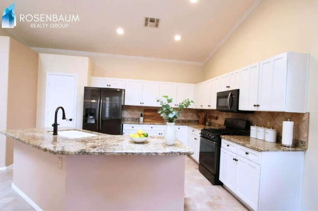 property at 4861 S Vista Pl