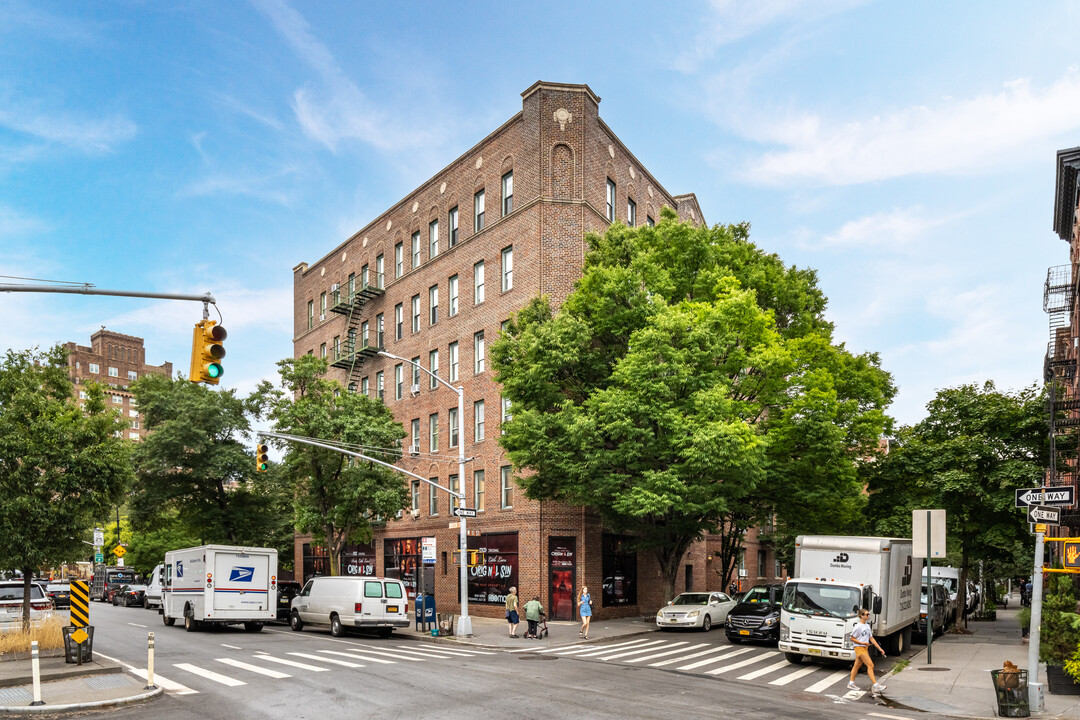 295 W 11th St in New York, NY - Foto de edificio