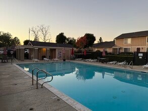 3832 Chelsea Dr in La Verne, CA - Foto de edificio - Building Photo