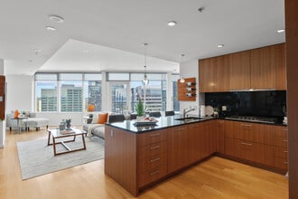 10700 NE 4th St, Unit 3108 in Bellevue, WA - Building Photo - Building Photo