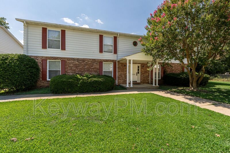 1030 Carriage Dr in Aiken, SC - Building Photo