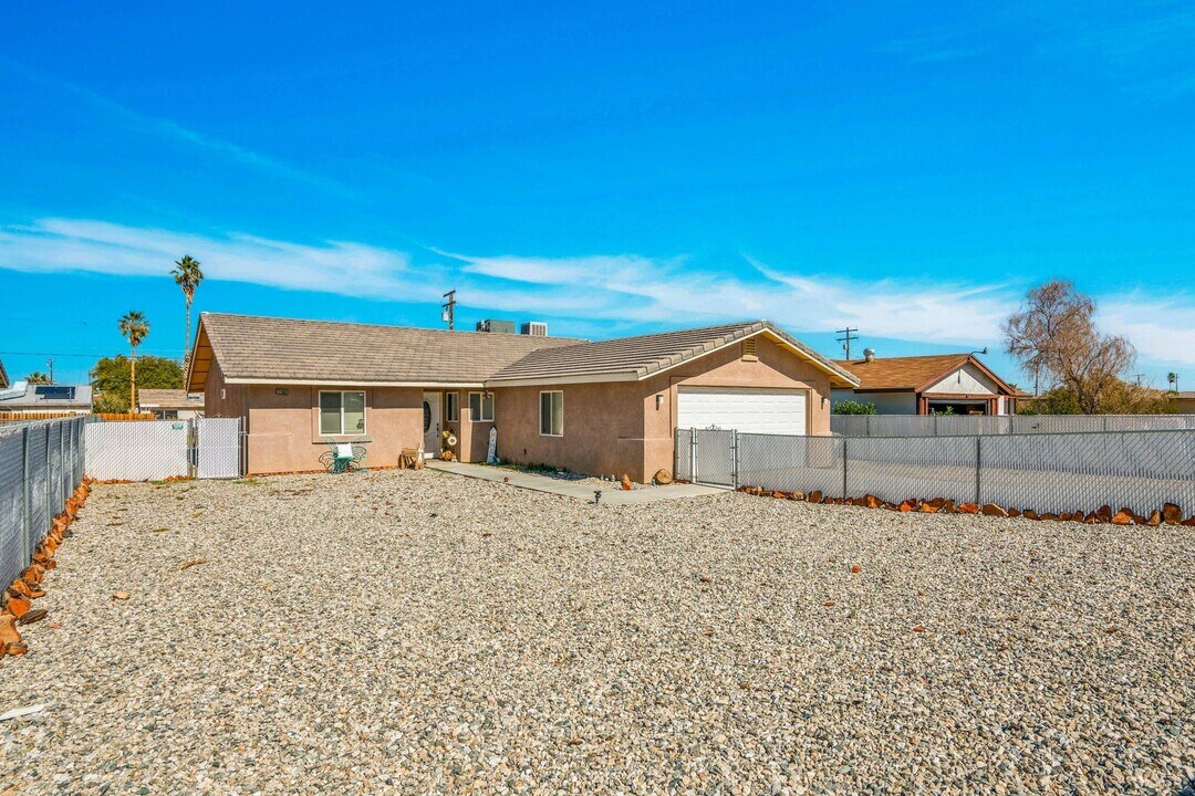 72360 Sun Valley Dr in Twentynine Palms, CA - Building Photo