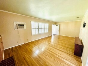 13024 7th St in Chino, CA - Foto de edificio - Building Photo