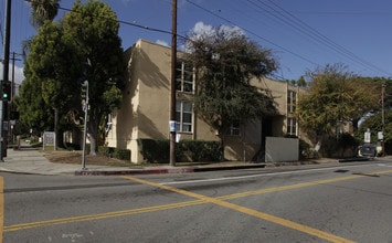 13101 Oxnard St in Van Nuys, CA - Building Photo - Building Photo