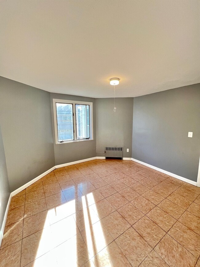 141 Albion St, Unit 2 in Somerville, MA - Foto de edificio - Building Photo