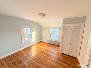 160 Oakland Pl in Stratford, CT - Building Photo - Building Photo