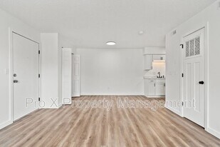 3160 W Greenwood St in Springfield, MO - Building Photo