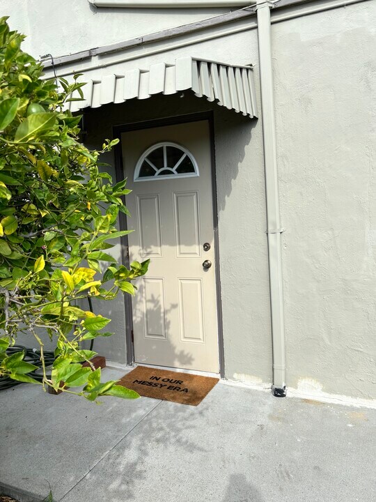 6742 Snowdon Ave in El Cerrito, CA - Foto de edificio