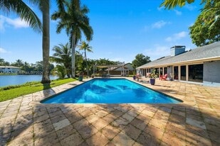 960 Bayberry Point Dr in Plantation, FL - Building Photo