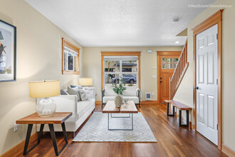 2507 E Burnside St in Portland, OR - Building Photo - Interior Photo