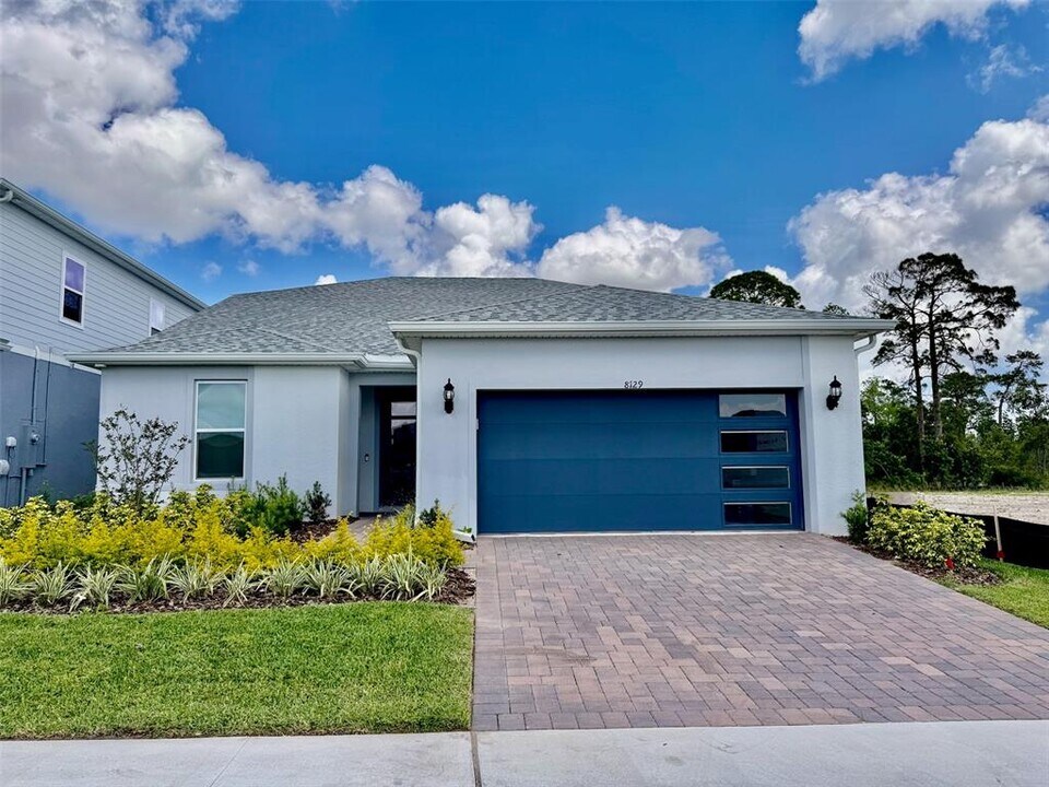 8129 Fenton St in Orlando, FL - Foto de edificio