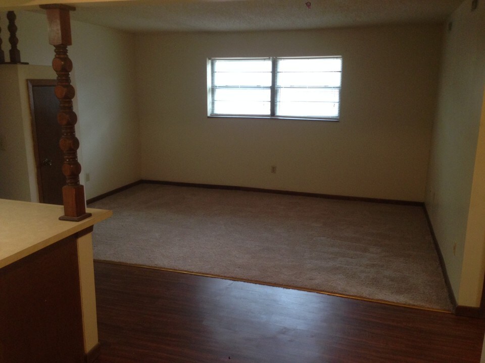 1113 Bertrand St in Manhattan, KS - Building Photo