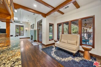 12205 Viewcrest Rd in Los Angeles, CA - Building Photo - Building Photo