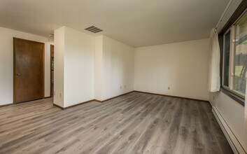 532 W Columbia Ave in Spokane, WA - Building Photo - Building Photo