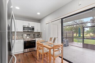 10789 NW 11th St in Pembroke Pines, FL - Building Photo - Building Photo