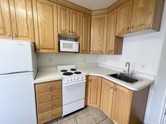 1675 S State St in Orem, UT - Building Photo - Building Photo