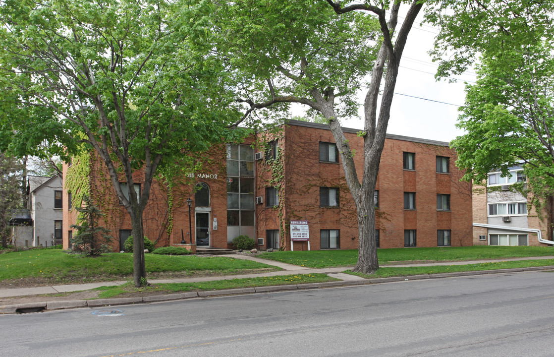 818 Manor in Minneapolis, MN - Foto de edificio