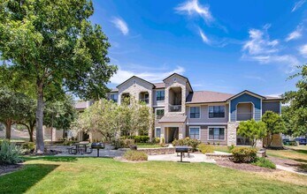 MAA Westover Hills in San Antonio, TX - Foto de edificio - Building Photo