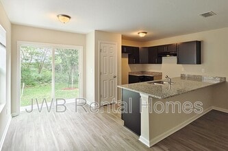 6885 Lake Mist Ln in Jacksonville, FL - Building Photo - Building Photo