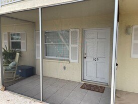 370 Base Ave E in Venice, FL - Building Photo