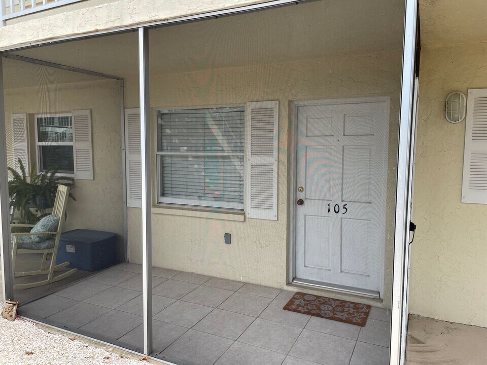 370 Base Ave E in Venice, FL - Building Photo