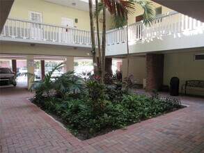 2420 SE 17th St in Fort Lauderdale, FL - Building Photo - Building Photo